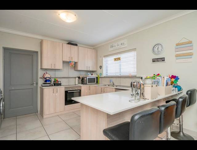2 BEDROOM APARTMENT FOR SALE IN FISH HOEK